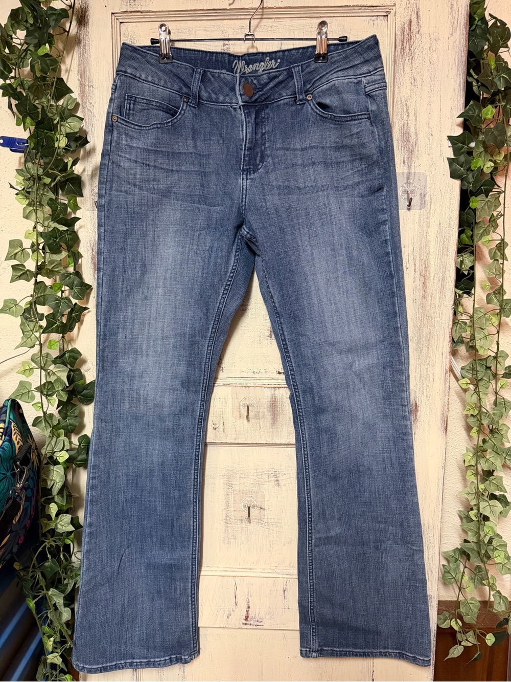 Wrangler Women's Blue Mid-Rise Bootcut Jeans
